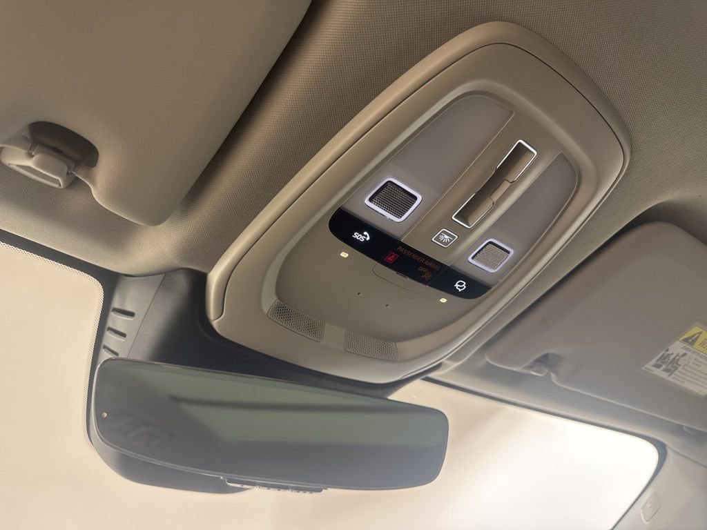 Used 2025 Volvo XC60 B5 Ultra w/ Climate Package image 15