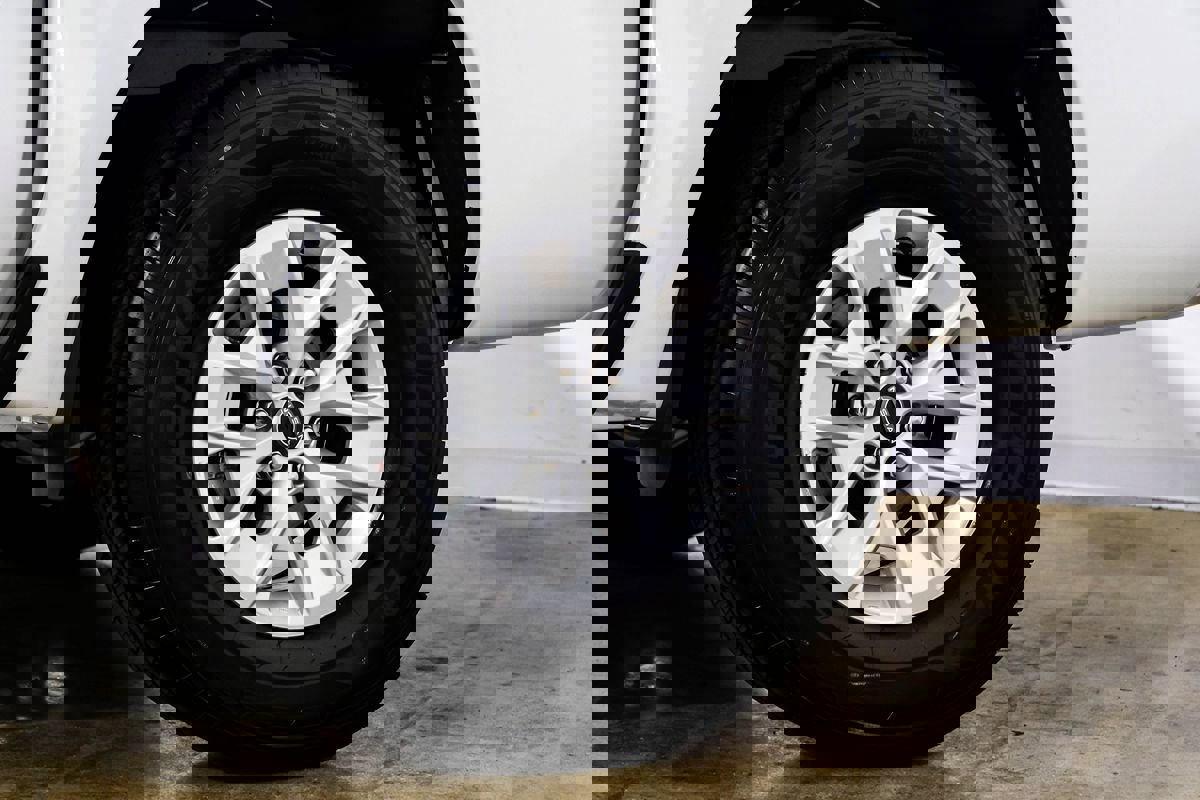 Used 2025 Nissan Frontier S image 50