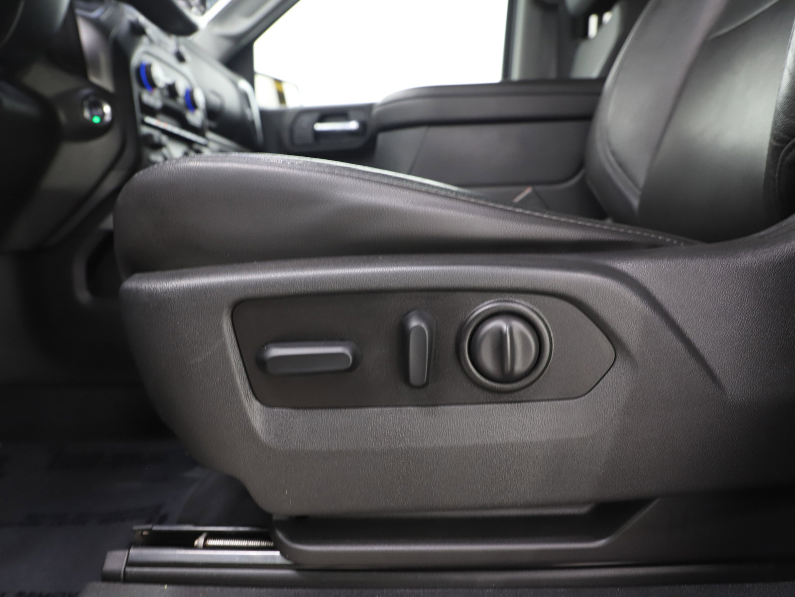 Used 2020 Chevrolet Silverado 1500 LTZ w/ LTZ Plus Package image 22