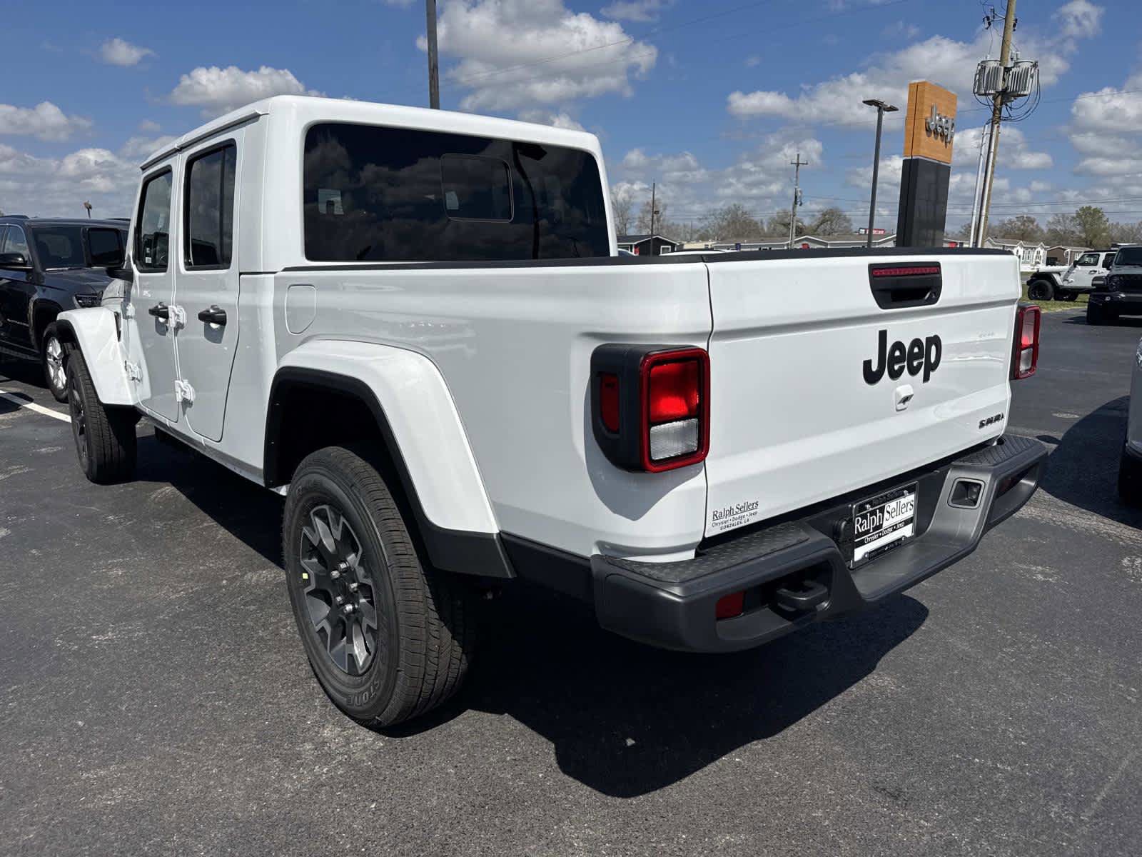 New 2026 Jeep Gladiator Sport AWD/4WD image 4