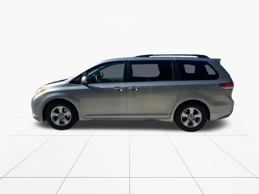 Used 2011 Toyota Sienna LE FWD video 4