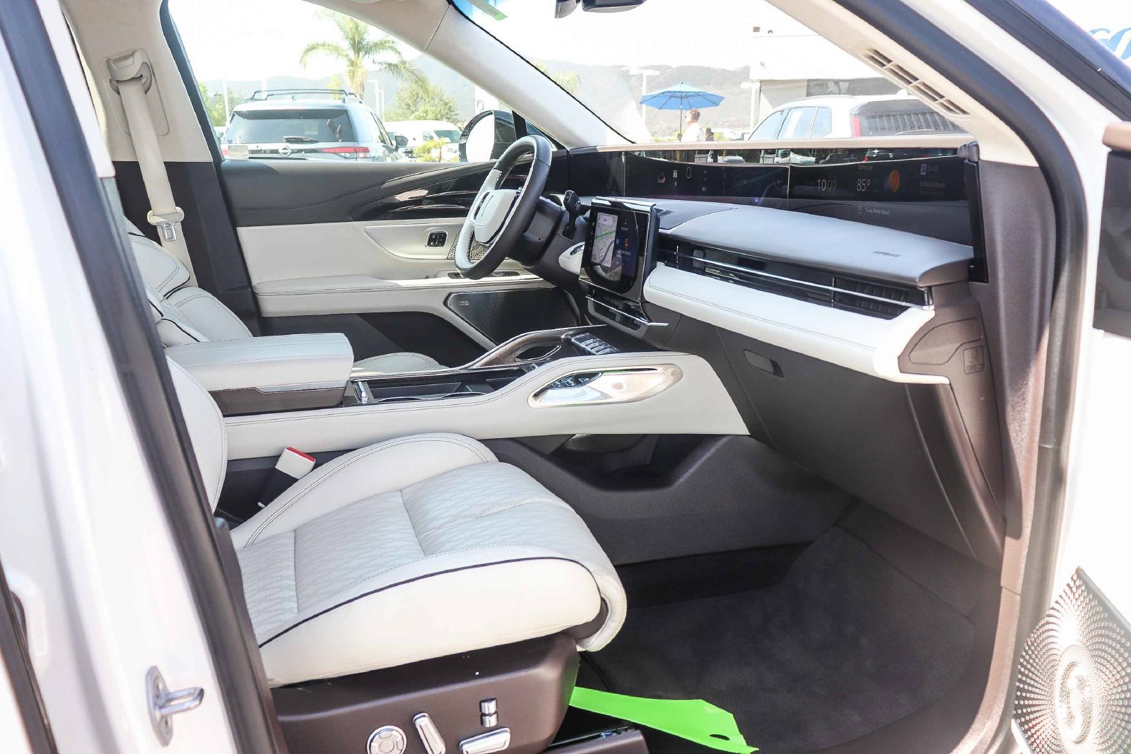 Used 2024 Lincoln Nautilus Black Label w/ Jet Appearance Package (87T) AWD/4WD image 17