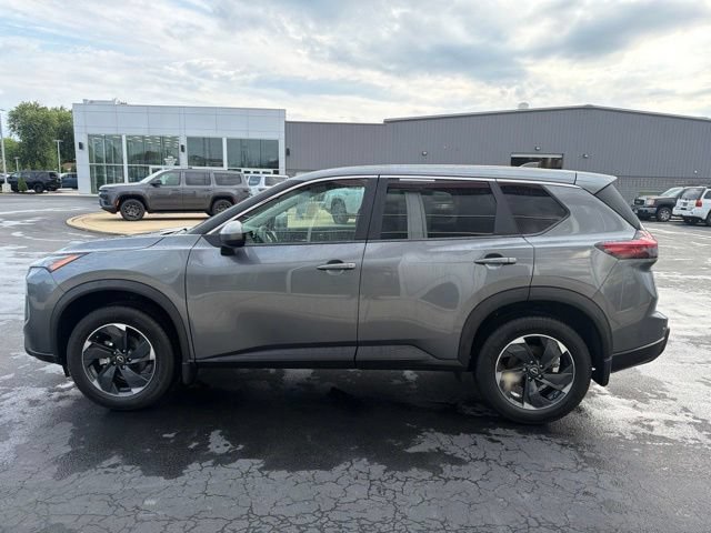 Used 2025 Nissan Rogue SV AWD/4WD image 2