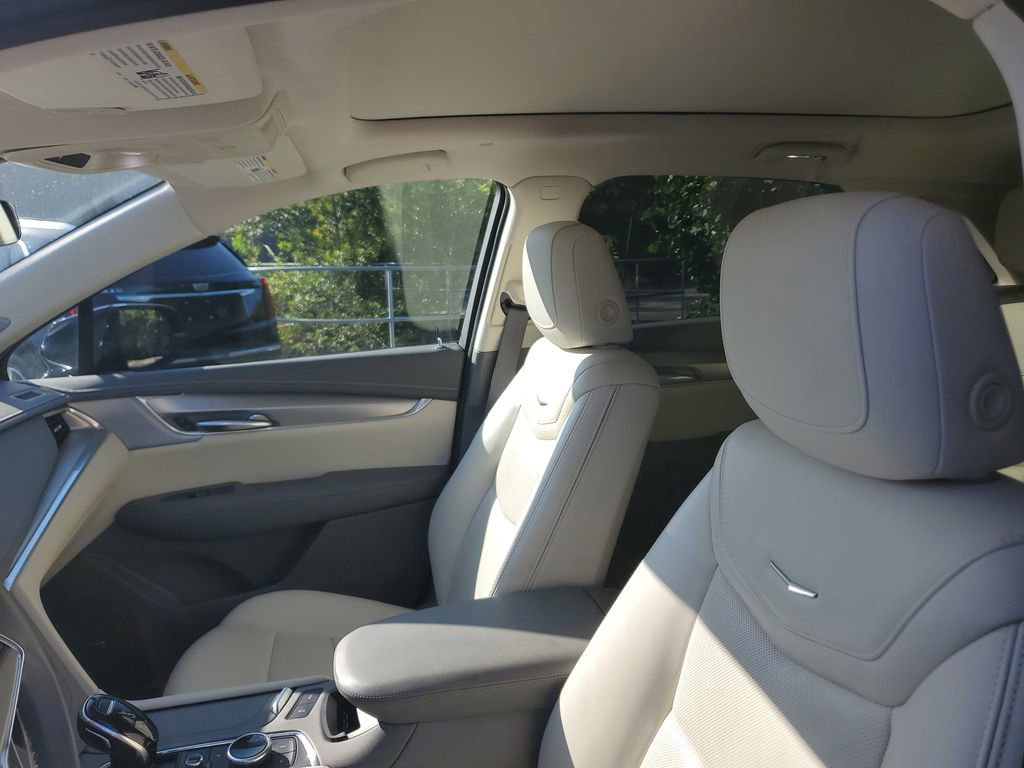 Used 2021 Cadillac XT5 Premium Luxury w/ LPO, Premium Carpet Package FWD image 21