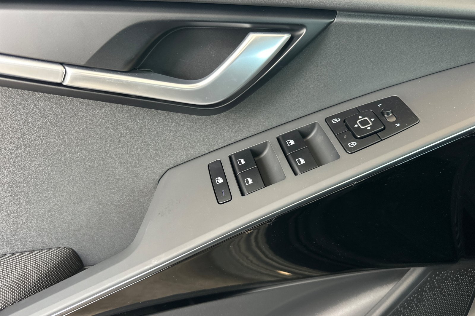 New 2026 Kia Niro EX FWD image 11