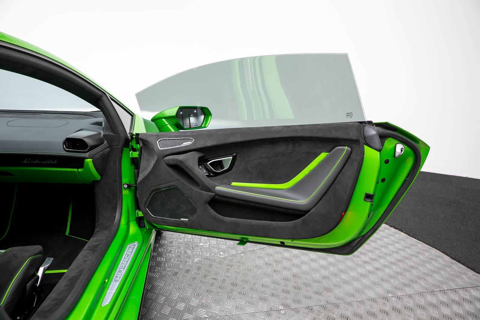 Used 2024 Lamborghini Huracan Tecnica RWD image 38
