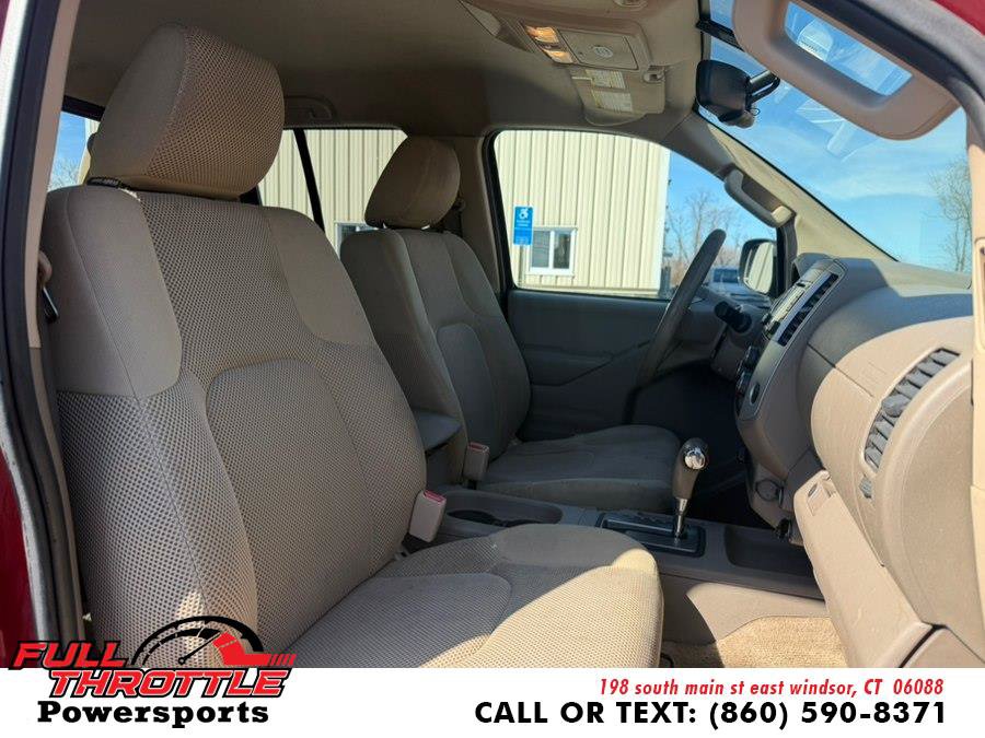 Used 2015 Nissan Frontier SV w/ SV Value Truck Package AWD/4WD image 12