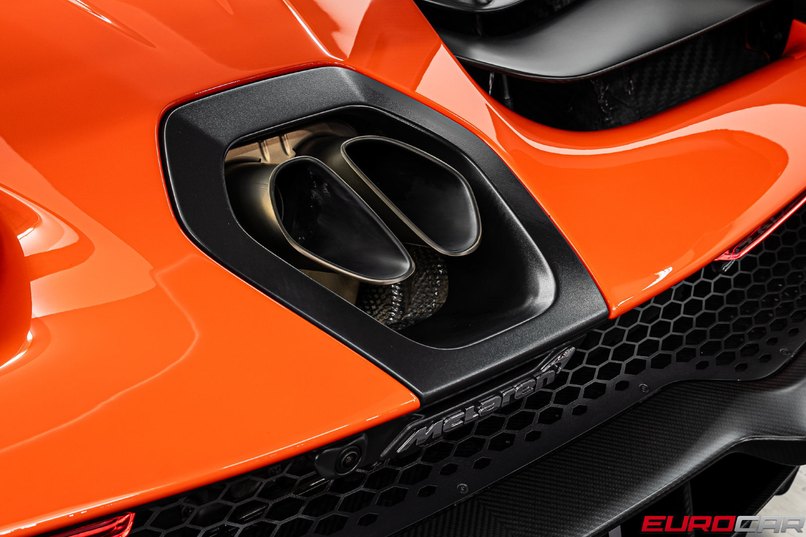 Used 2019 McLaren Senna RWD image 40