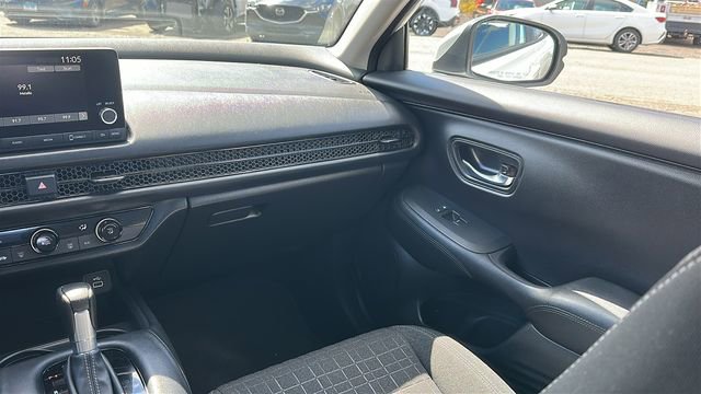 Used 2023 Honda HR-V LX image 23