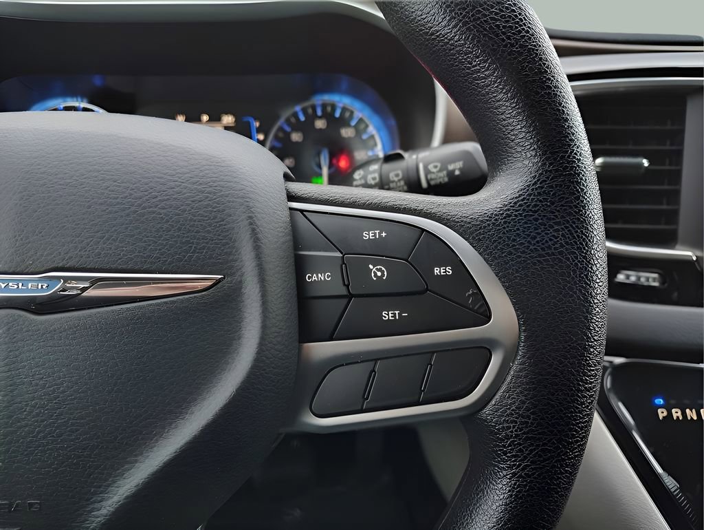 Used 2020 Chrysler Voyager LX FWD image 15
