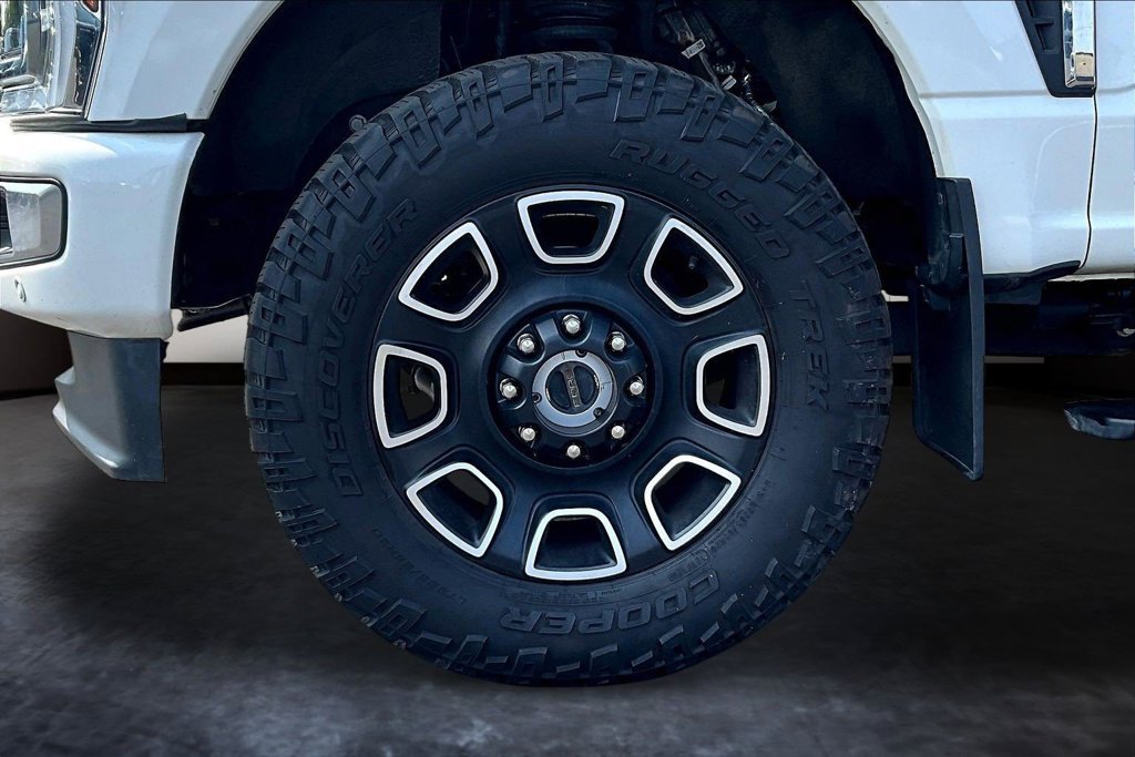 Used 2024 Ford F350 Platinum w/ FX4 Off-Road Package AWD/4WD image 35