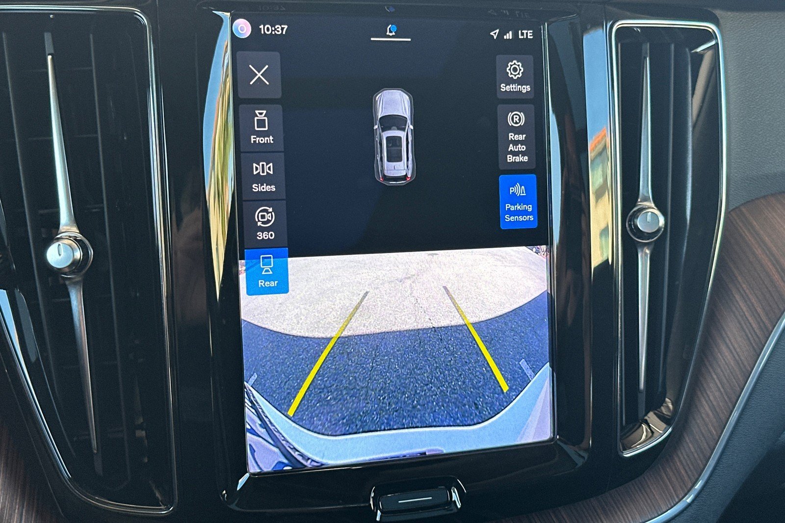Certified 2023 Volvo XC60 T8 Plus AWD/4WD image 21