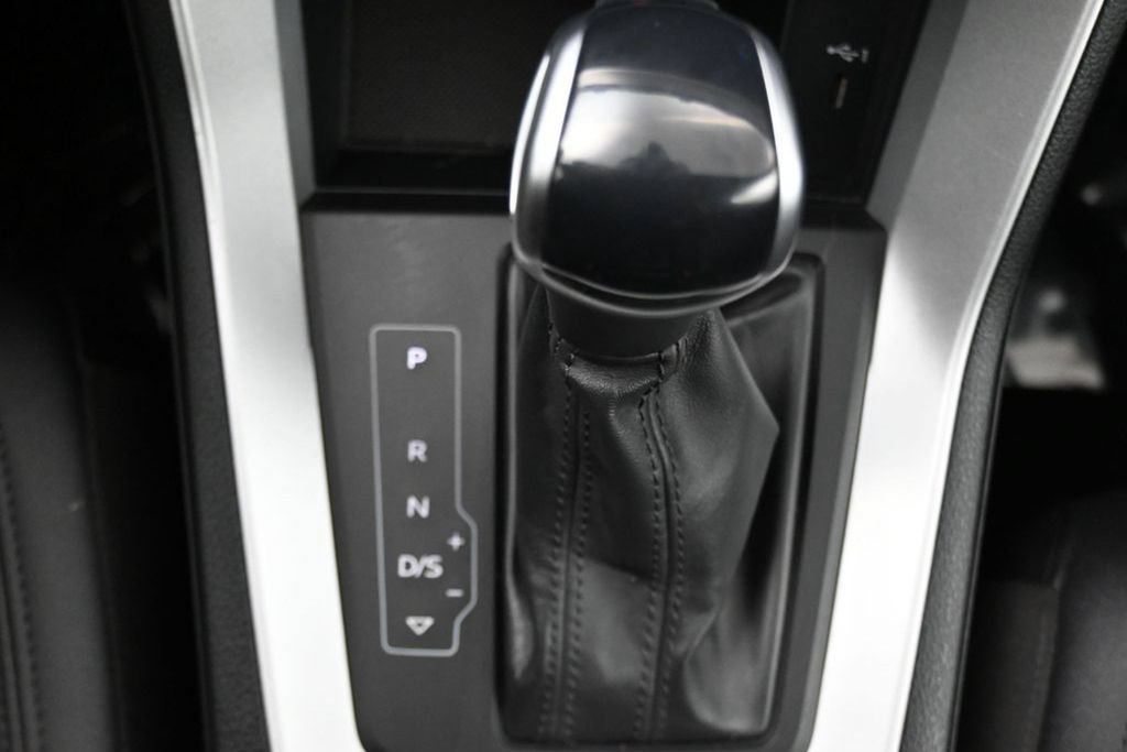 Used 2025 Audi Q3 2.0T Premium AWD/4WD image 23