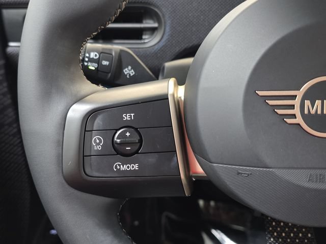 Used 2025 MINI Cooper 2-Door Hardtop FWD image 13