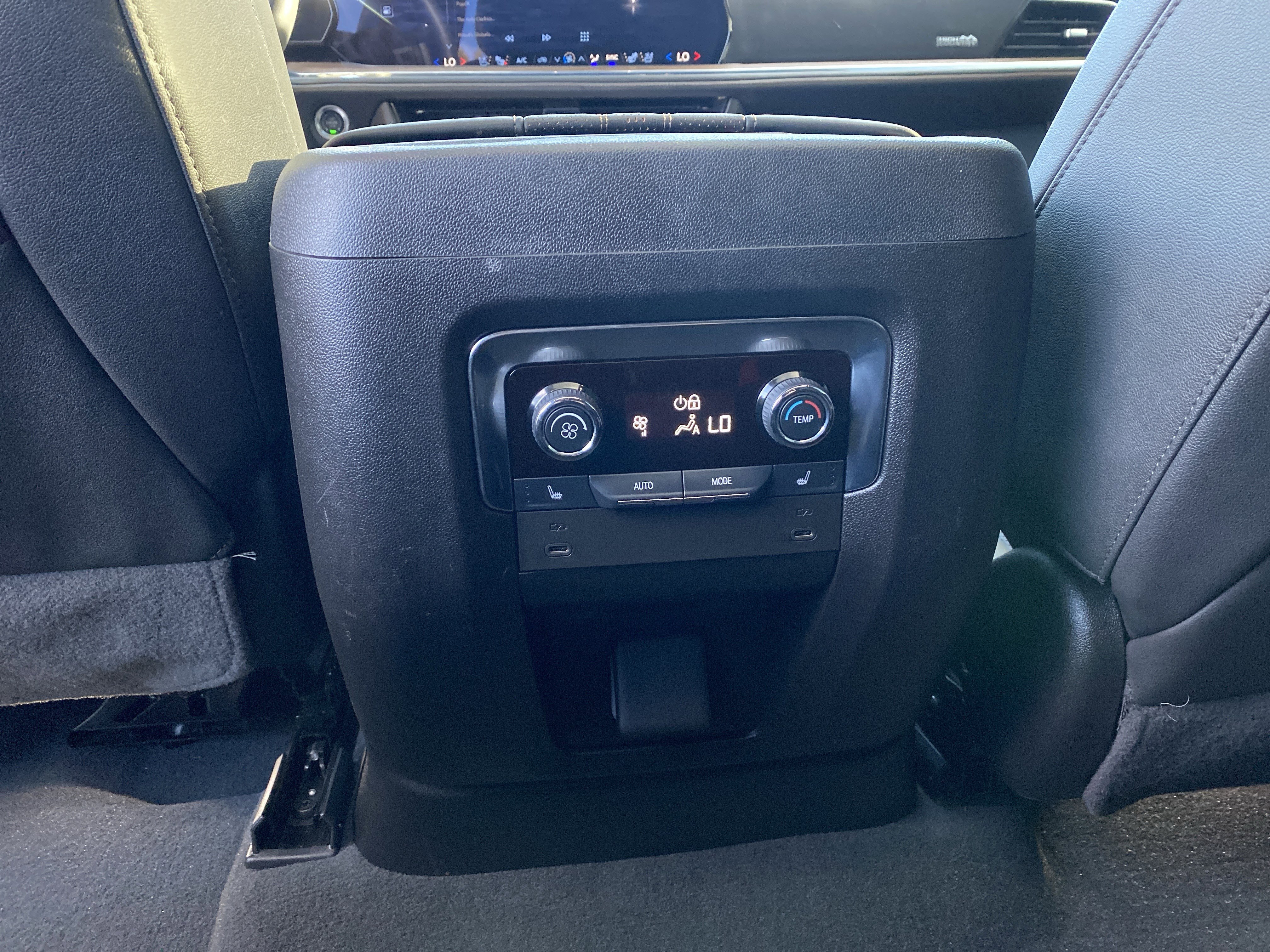 Used 2025 Chevrolet Suburban High Country image 45