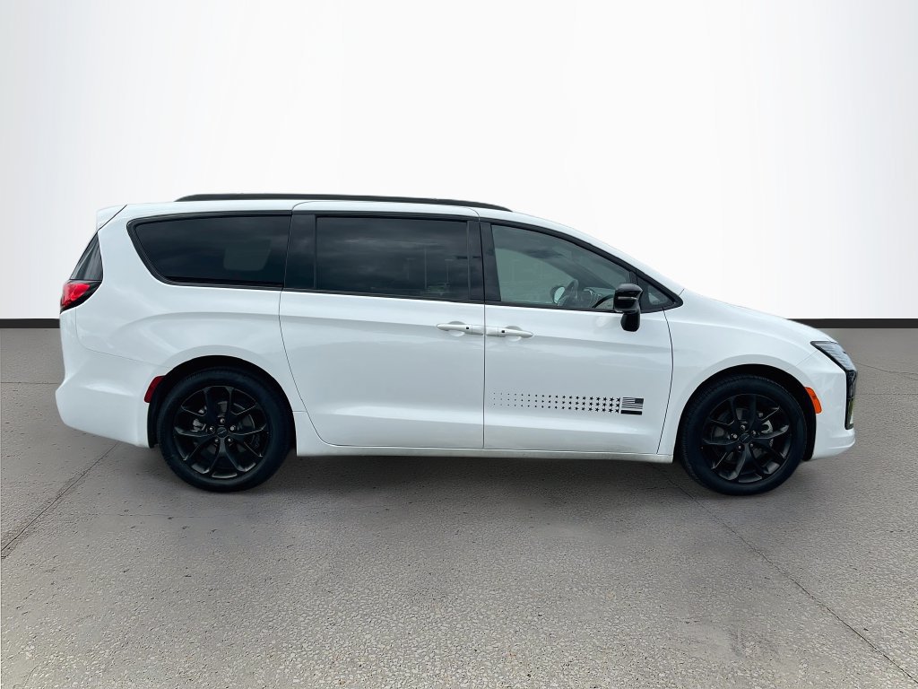 New 2027 Chrysler Pacifica Select FWD image 8