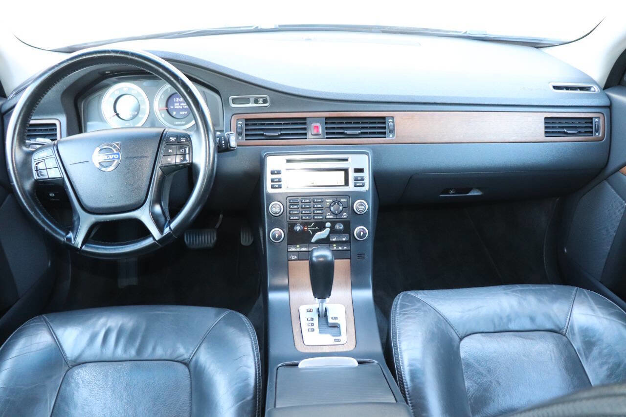 Used 2010 Volvo XC70 3.2 image 24