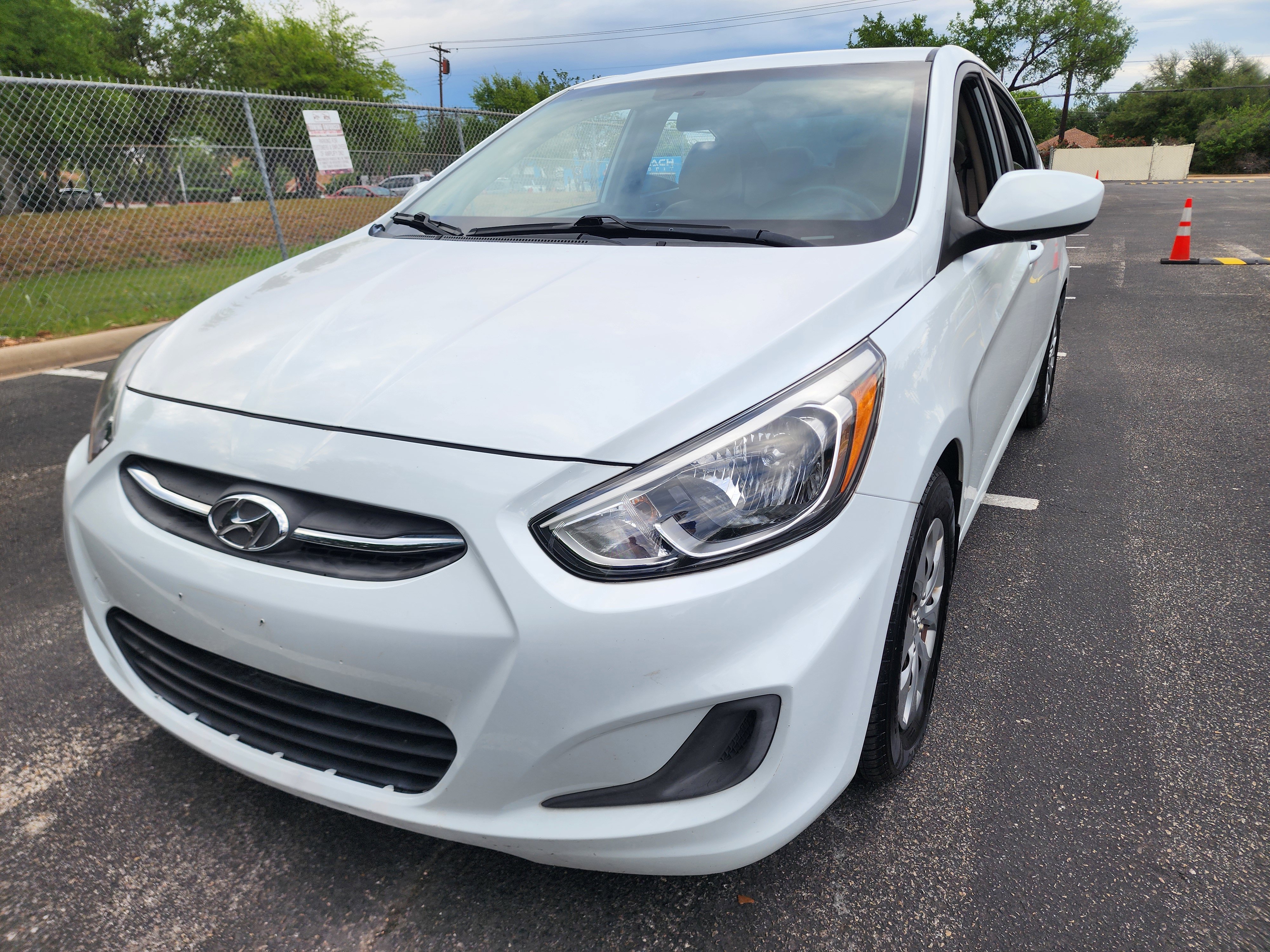 Used 2017 Hyundai Accent SE image 3
