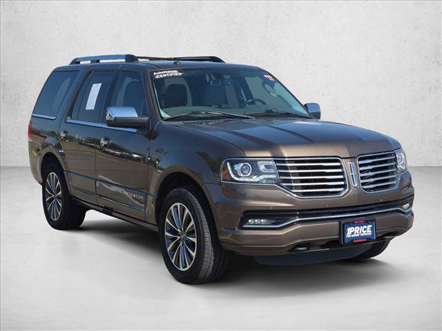 Used 2017 Lincoln Navigator Select RWD image 3