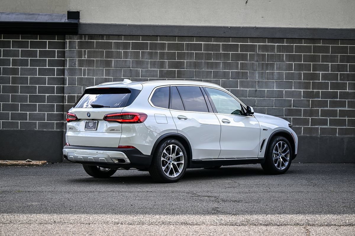 Used 2023 BMW X5 xDrive45e AWD/4WD image 3