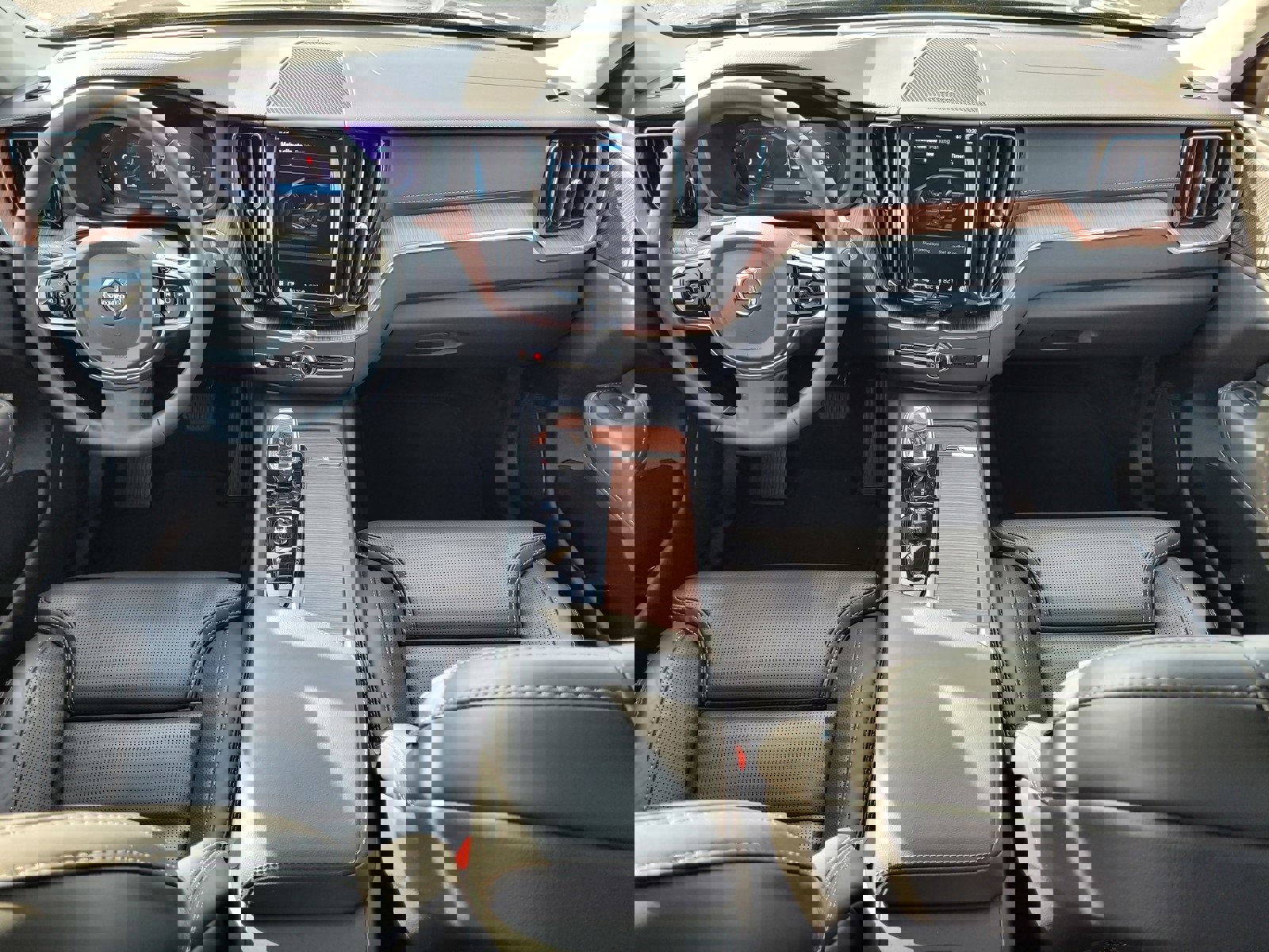 Certified 2024 Volvo XC60 T8 Ultimate w/ Protection Package Premier image 9