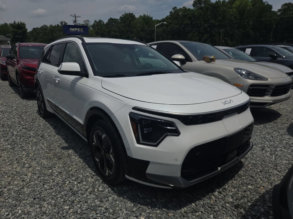 Used 2023 Kia Niro Wave w/ Wave Preserve Package FWD image 2