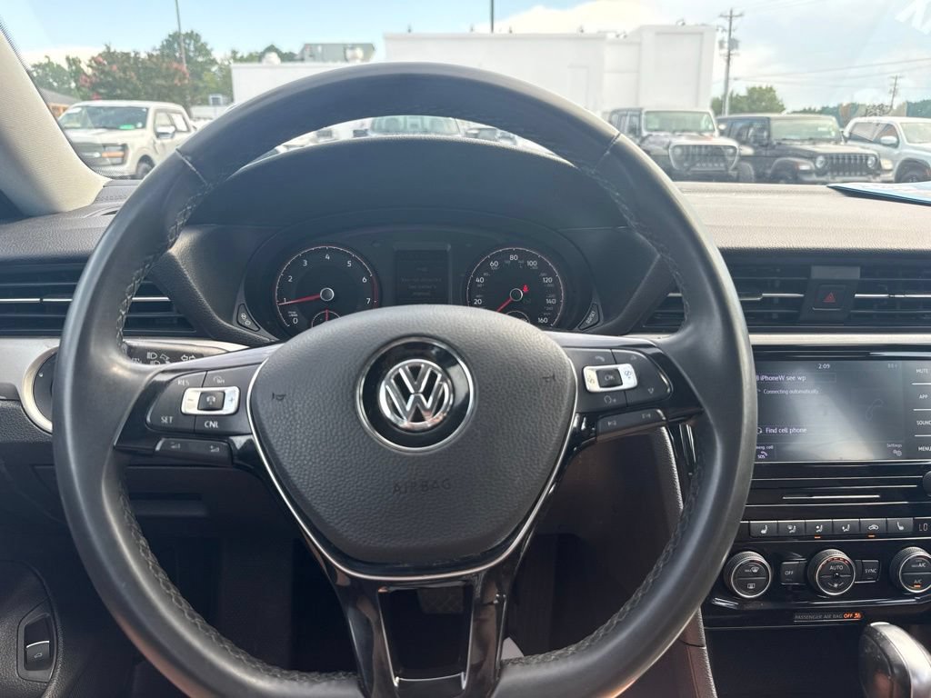 Used 2022 Volkswagen Passat 2.0T SE FWD image 15