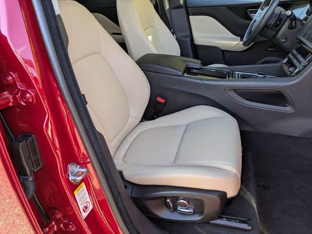 Used 2020 Jaguar F-PACE Premium image 18