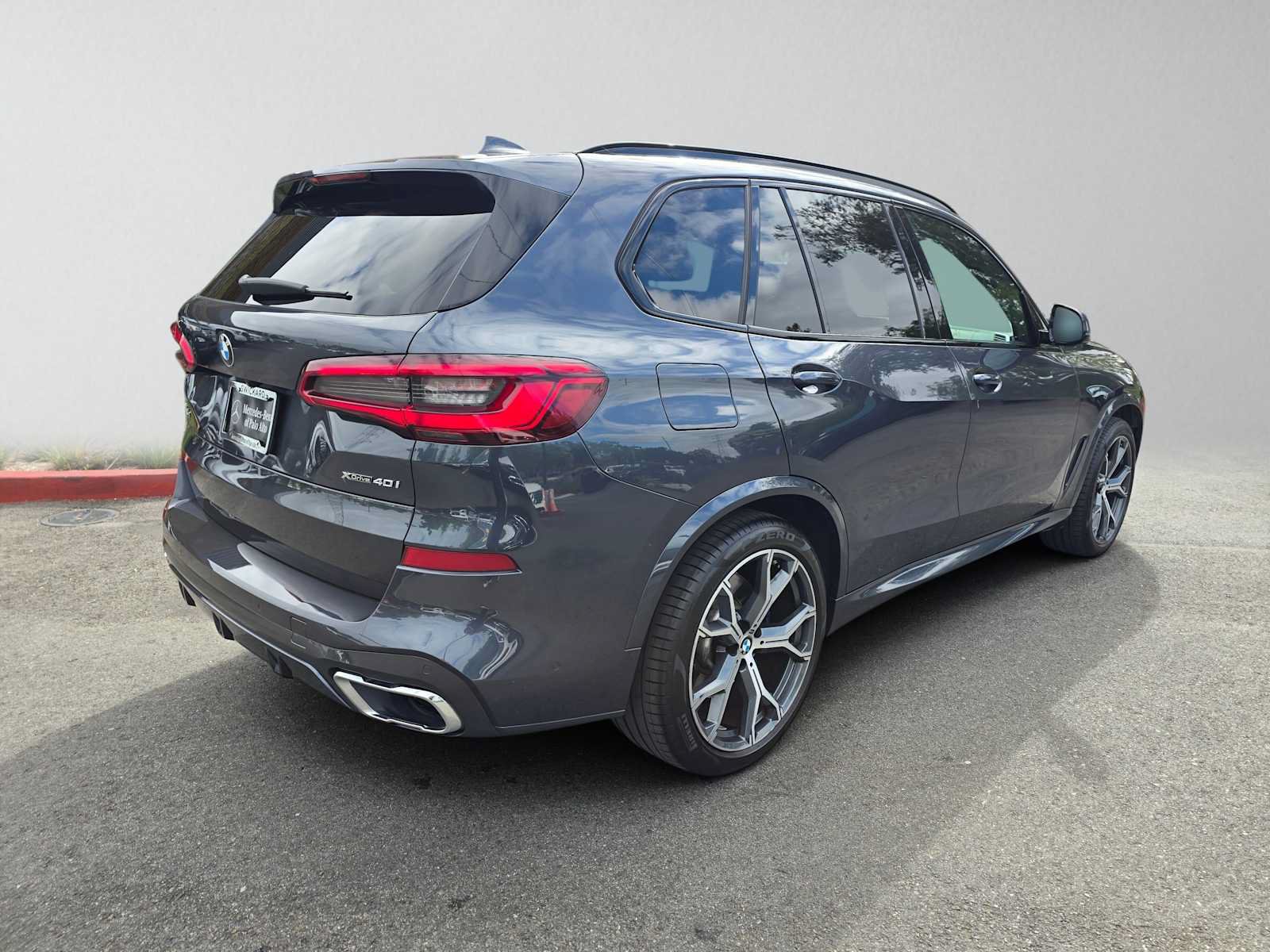 Used 2019 BMW X5 xDrive40i w/ M Sport Package AWD/4WD image 3