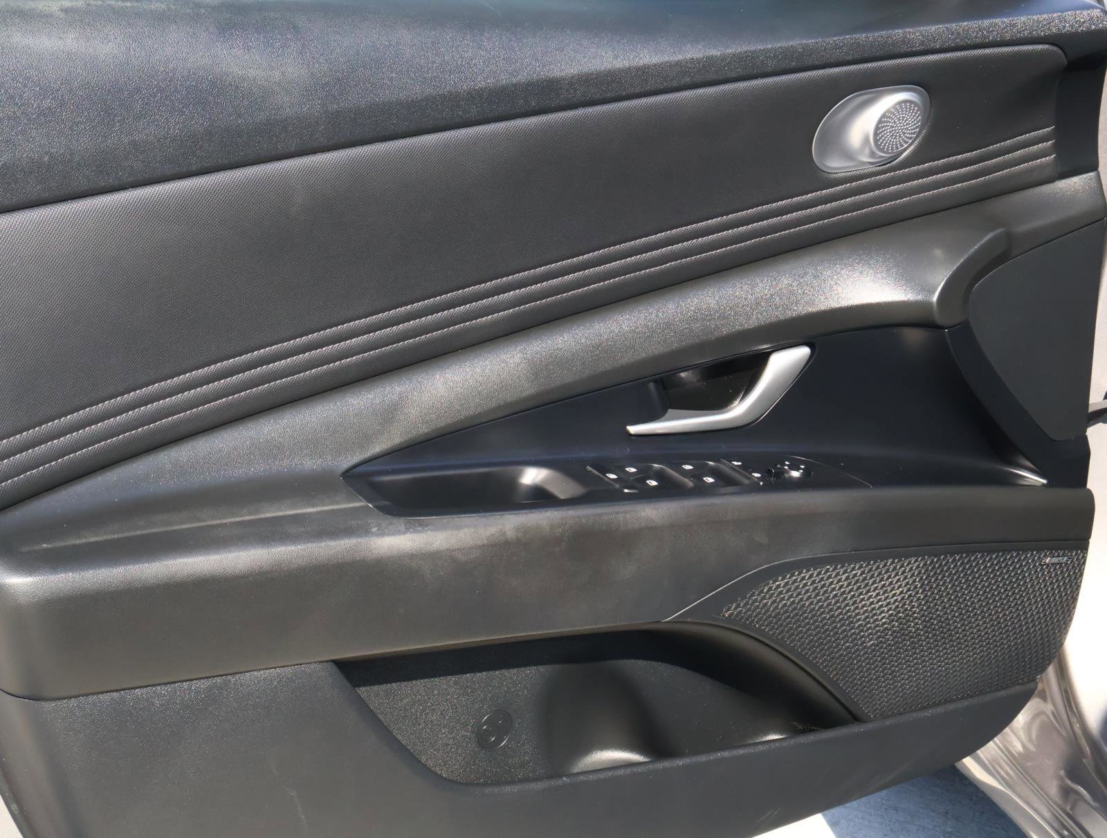 Used 2023 Hyundai Elantra Limited w/ Cargo Package FWD image 15