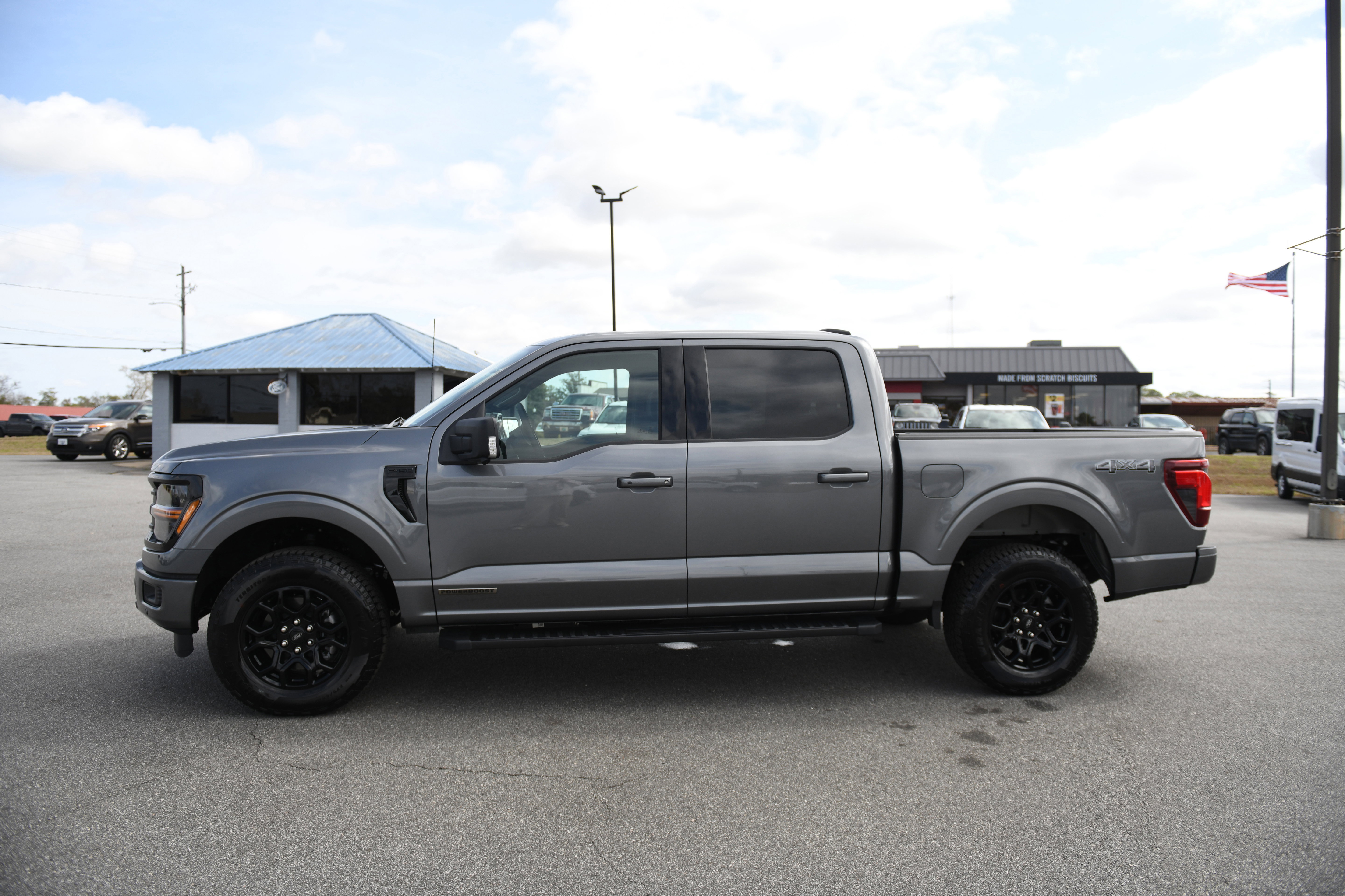 Used 2025 Ford F150 XLT w/ Equipment Group 302A MID image 10