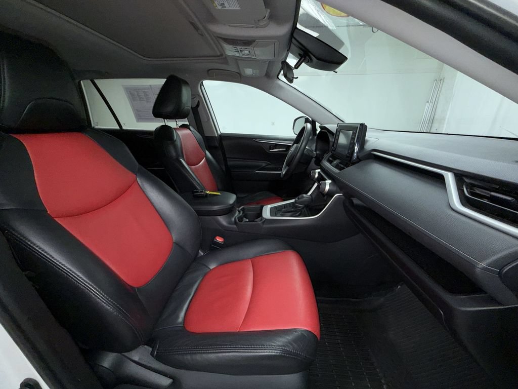Used 2019 Toyota RAV4 XLE AWD/4WD image 7