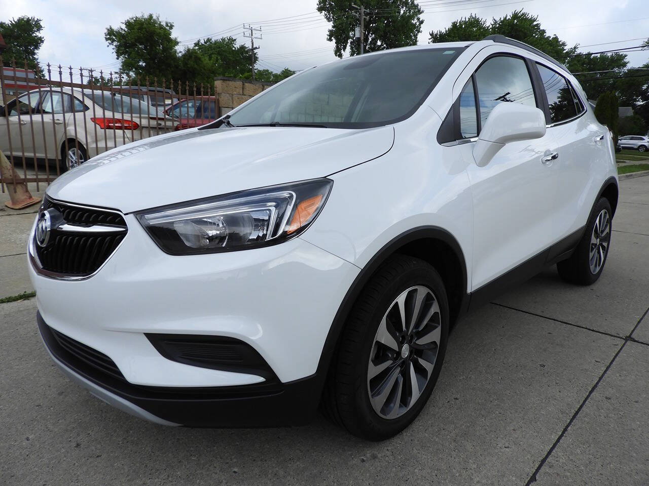 Used 2021 Buick Encore Preferred AWD/4WD image 4