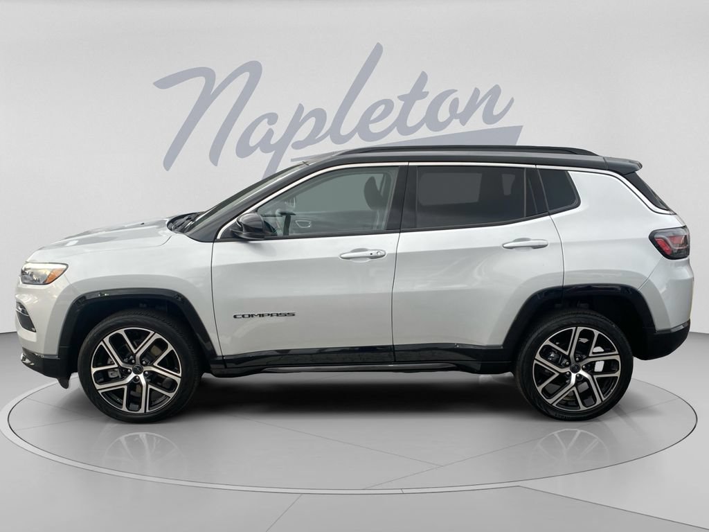 Used 2025 Jeep Compass Limited w/ Elite Group AWD/4WD image 4