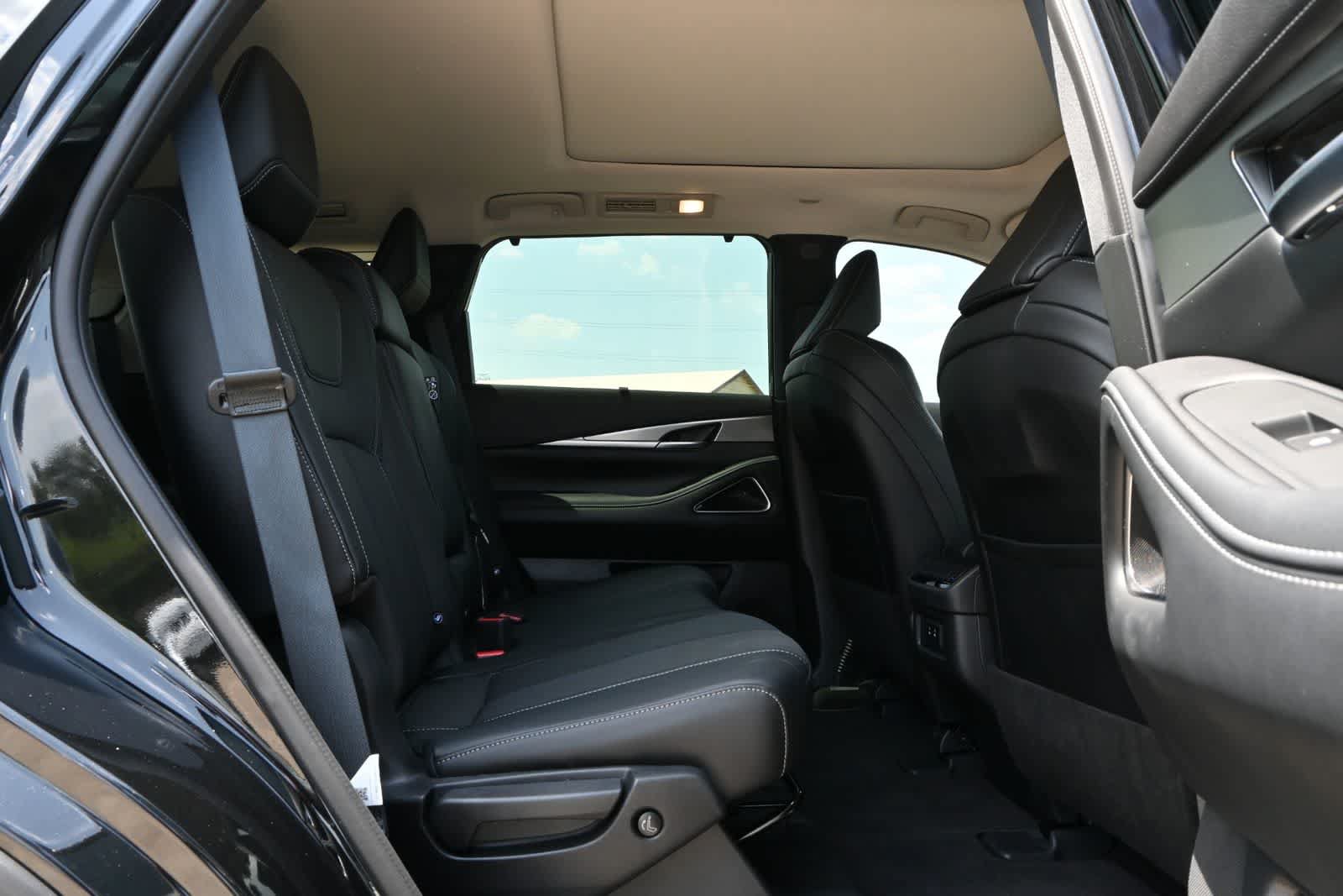 Certified 2026 INFINITI QX60 Luxe w/ Cargo Package AWD/4WD image 21