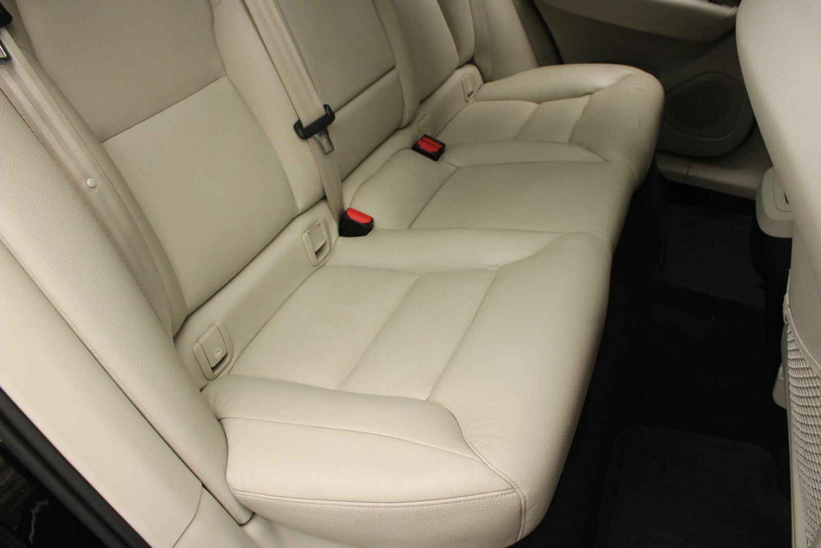 Used 2019 Volvo XC60 T5 Momentum w/ Multimedia Package AWD/4WD image 25