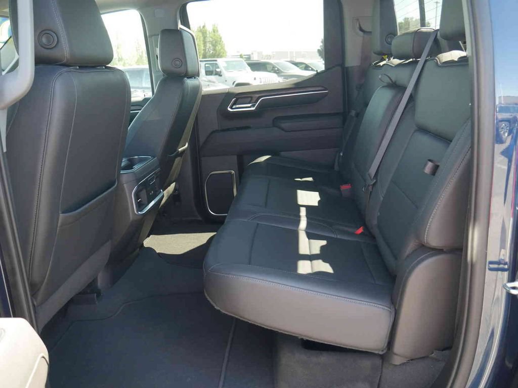 Used 2022 GMC Sierra 1500 SLT w/ SLT Premium Plus Package AWD/4WD image 16