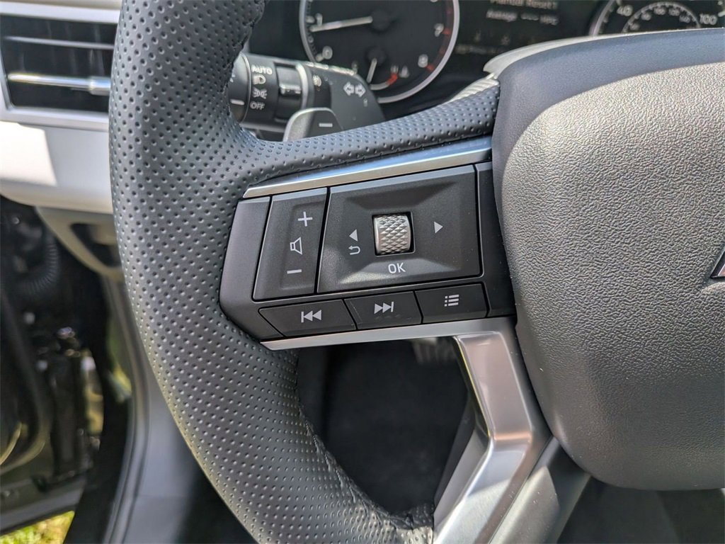 New 2025 Mitsubishi Outlander SE image 18