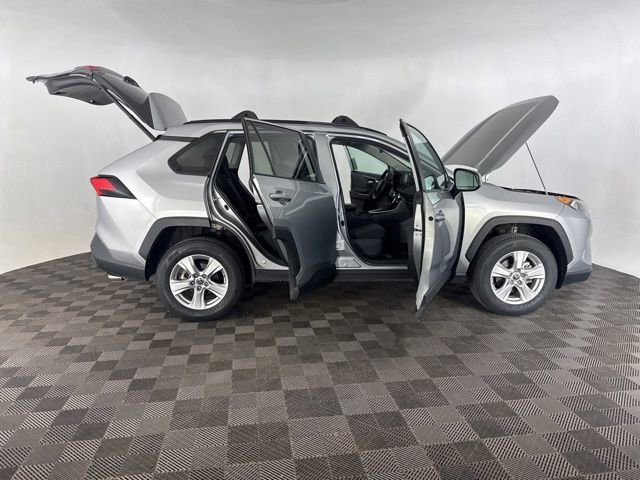Used 2021 Toyota RAV4 XLE w/ Convenience Package image 16