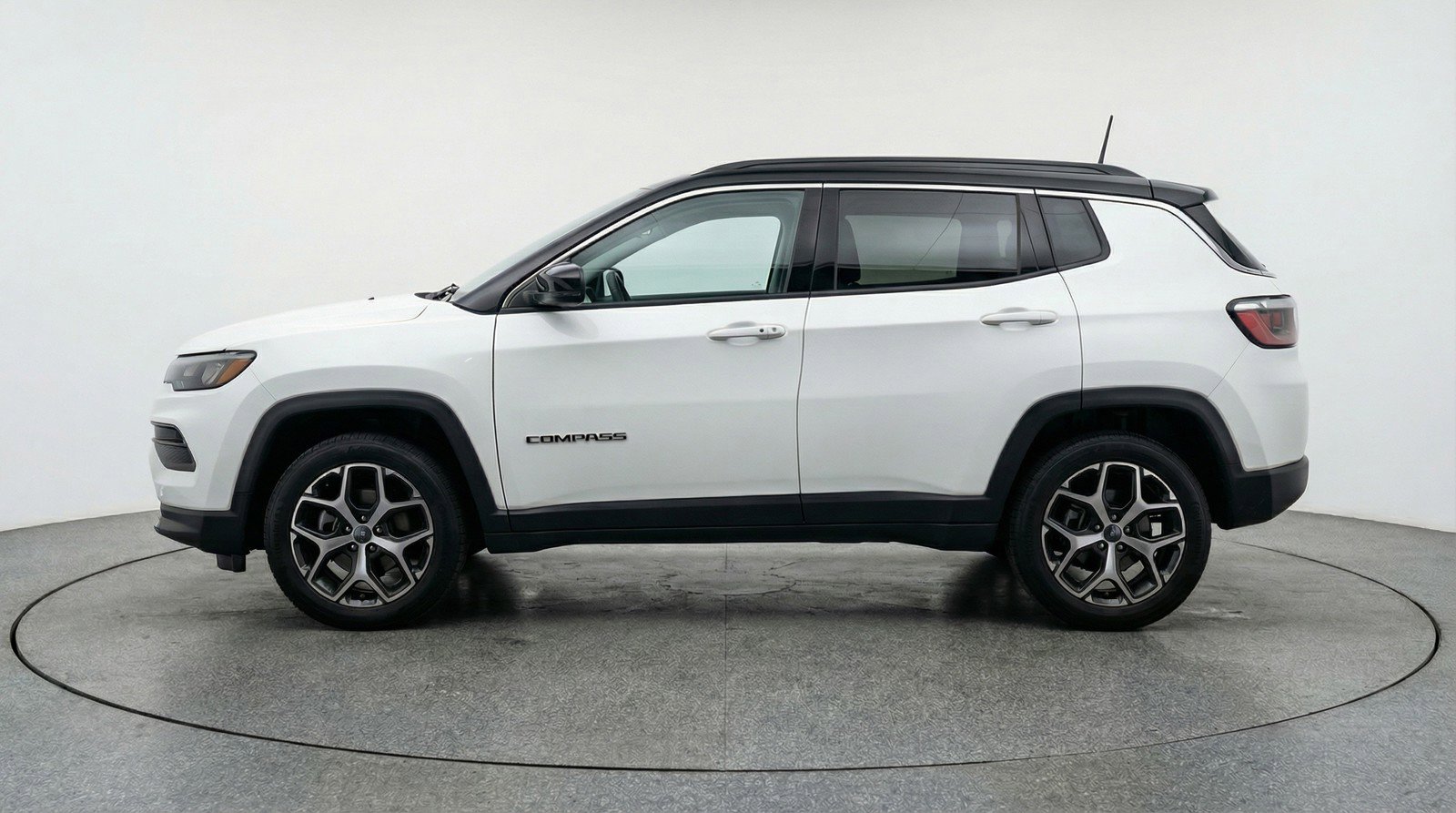 Used 2025 Jeep Compass Limited image 5