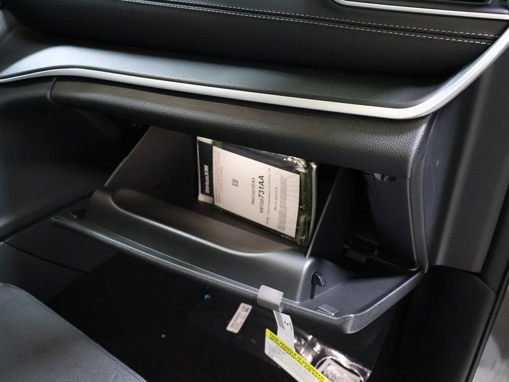 New 2025 Jeep Grand Cherokee L Laredo w/ Luxury Tech Group I image 21