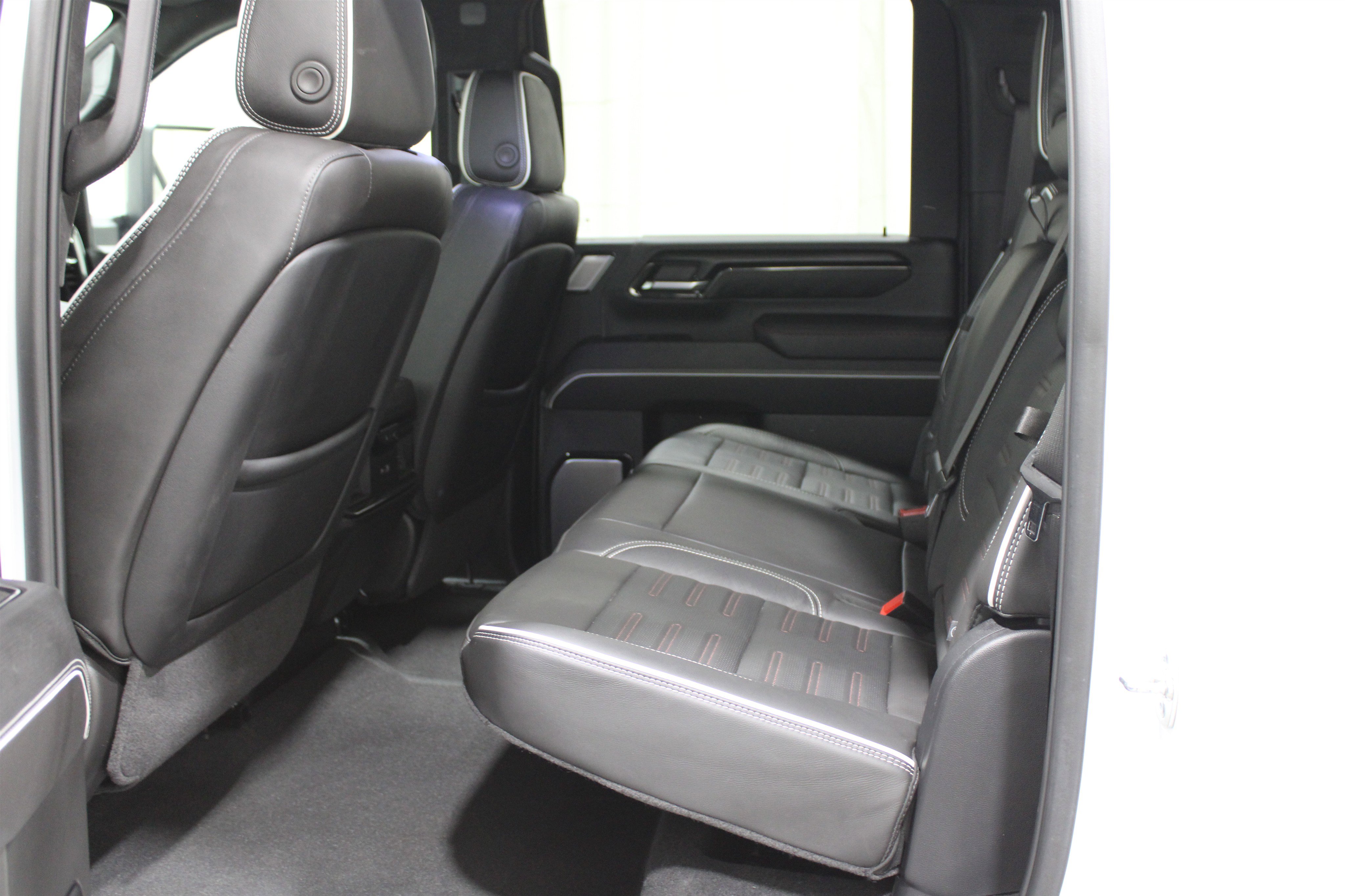 Used 2025 GMC Sierra 2500 AT4X w/ AT4X AEV Edition image 32