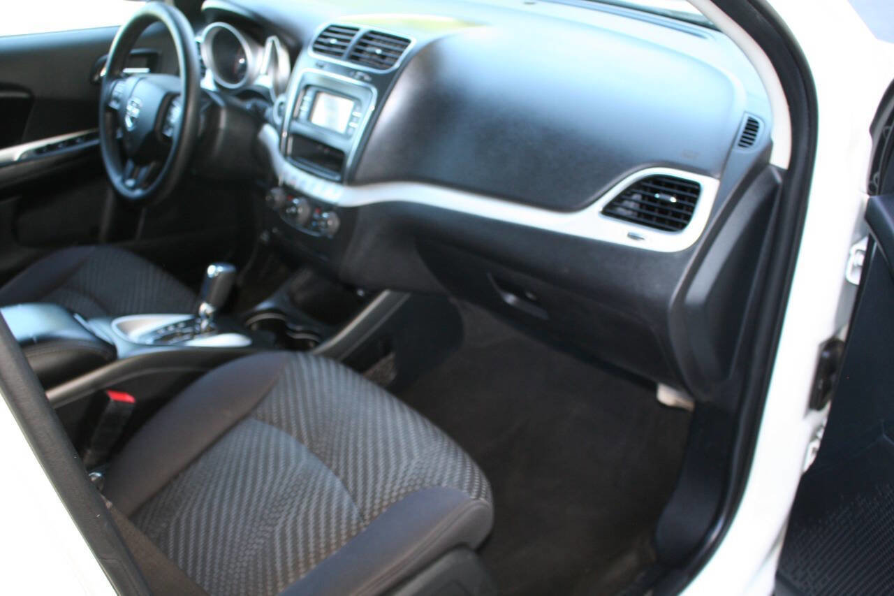 Used 2013 Dodge Journey SXT w/ Flexible Seating Group AWD/4WD image 16