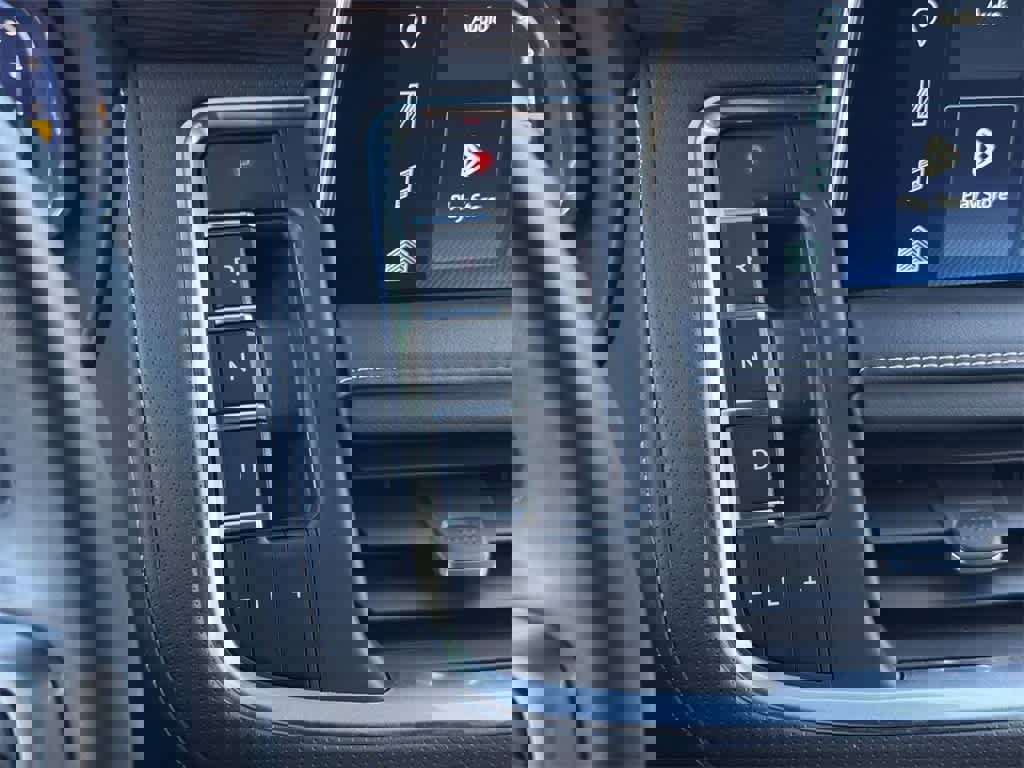 Used 2023 Chevrolet Suburban Premier image 17