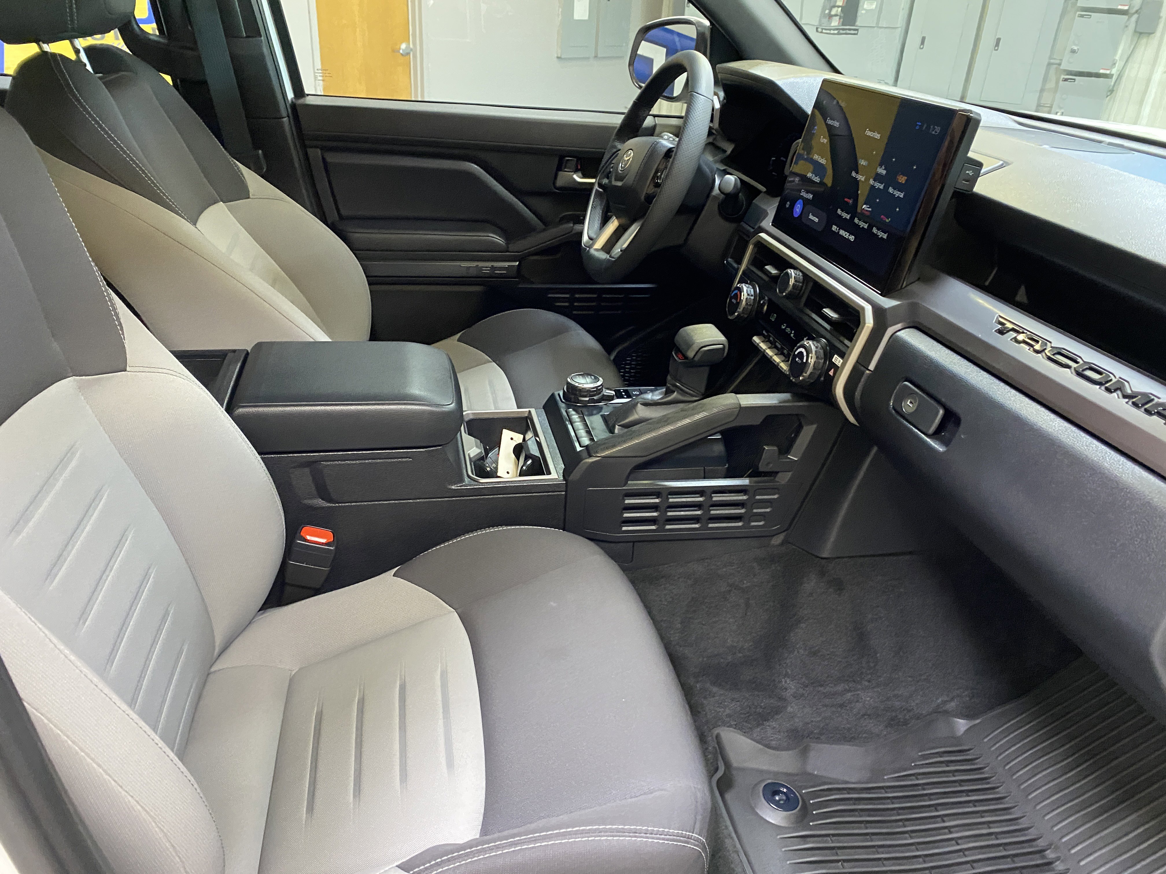 Used 2025 Toyota Tacoma TRD Sport image 28