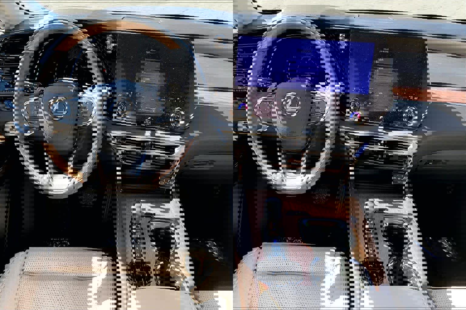 Used 2024 Lexus RX 350 Luxury w/ Convenience Package image 16