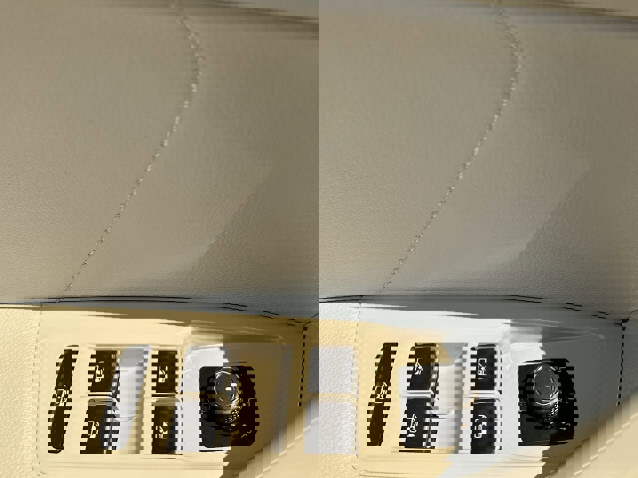 Used 2023 Volkswagen Tiguan SE image 12