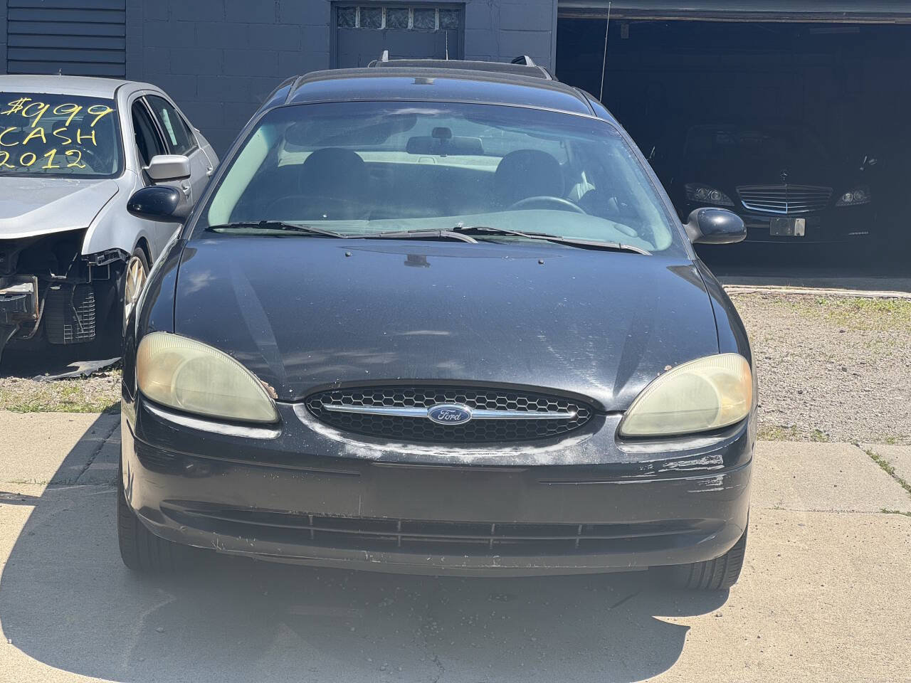 Used 2003 Ford Taurus SE FWD image 2