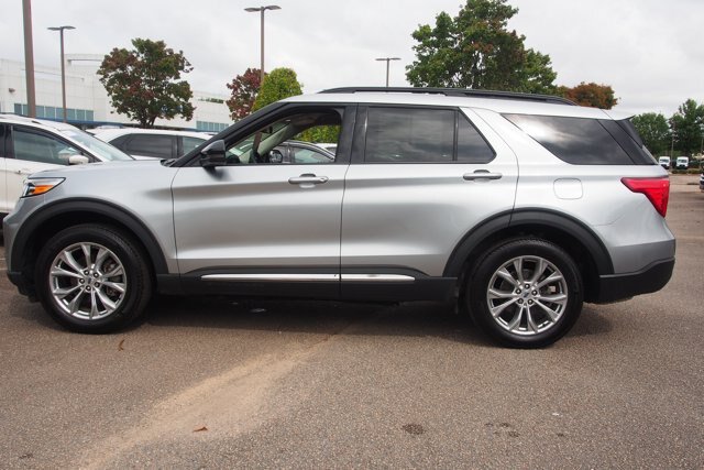 Certified 2024 Ford Explorer XLT w/ Equipment Group 202A AWD/4WD image 4