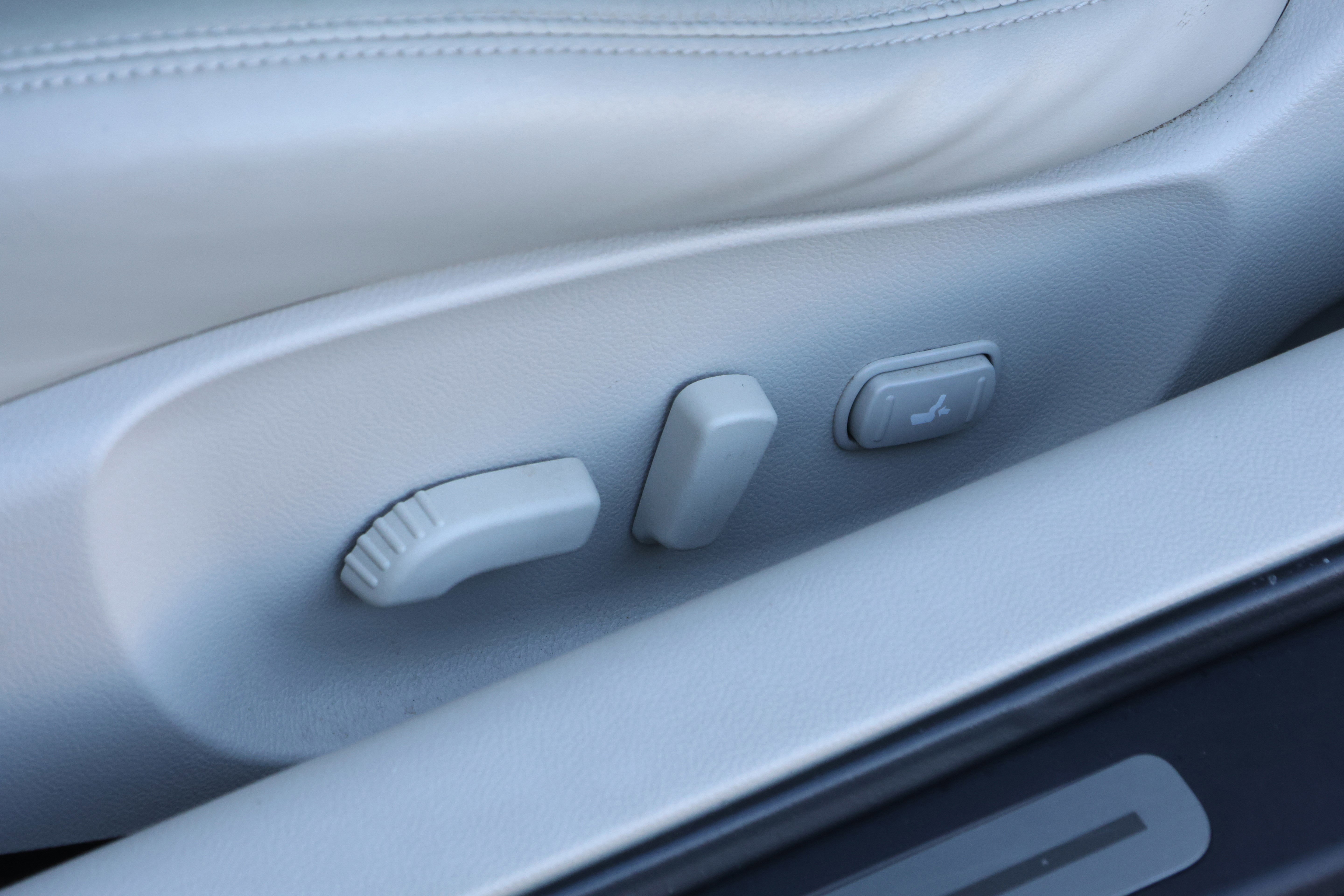 Used 2013 INFINITI G37 x w/ Premium Pkg image 31